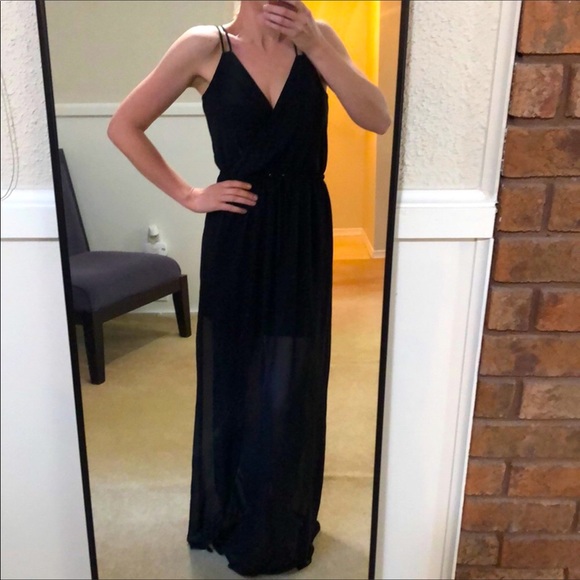 Guess Dresses & Skirts - GUESS⭐️Gorgeous light slit dress♥️EUC